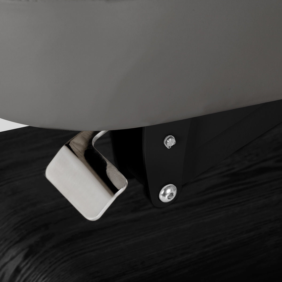 Lettino SPA Elettrico Sillon Relax – Grigio, Base Nero · Dettaglio fissaggio