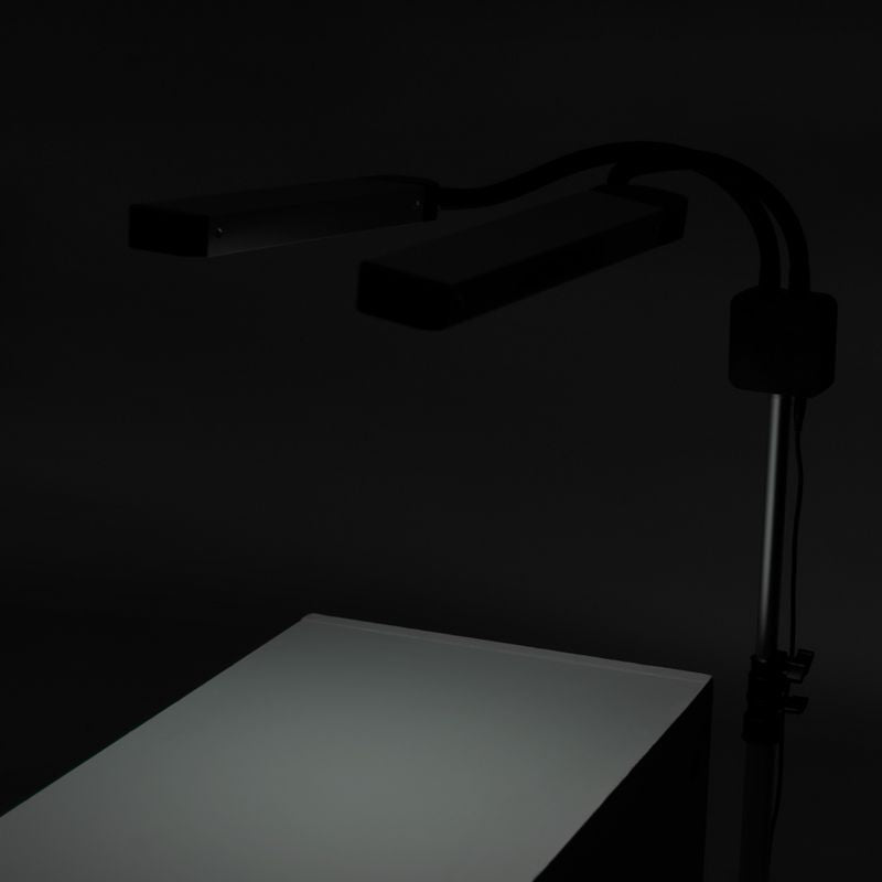 Salon tripod LED lamp for eyelash extensions and makeup artists