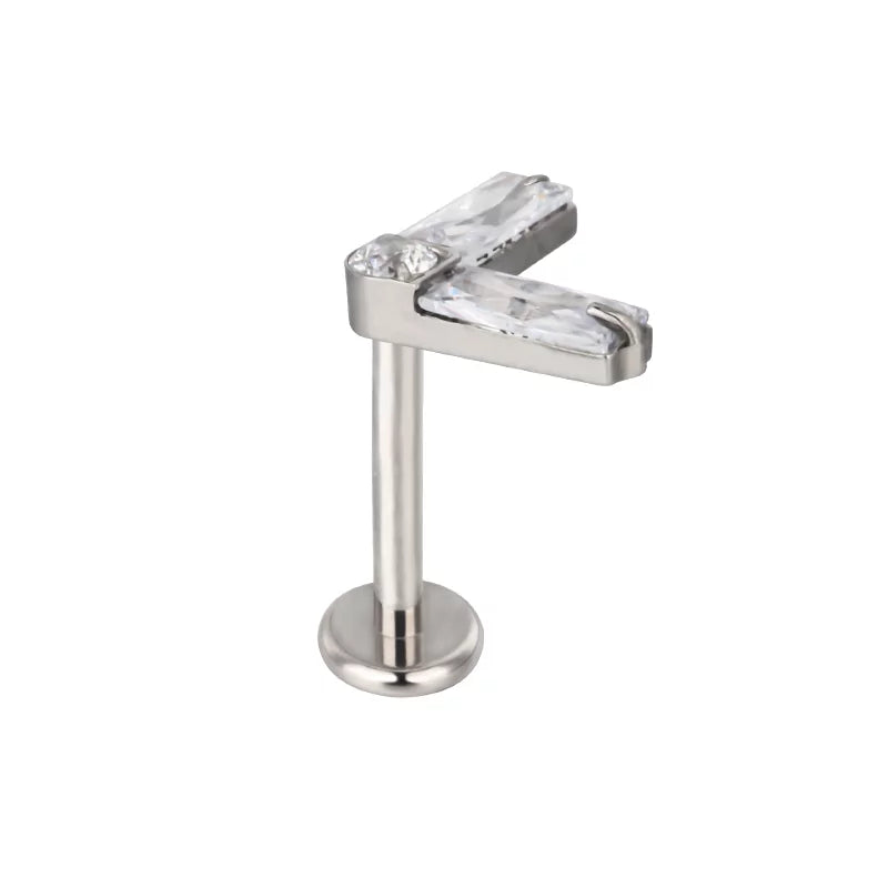 Anello in titanio a forma di doppio rettangolo