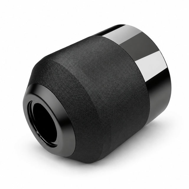 ACUS M1 Grip Impugnatura Monouso Per Tatuaggi Nera 33mm — una impugnatura su sfondo bianco