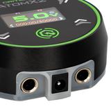Critical Tattoo Atom X2 Alimentatore Nero — primo piano di schermo, comandi e collegamenti