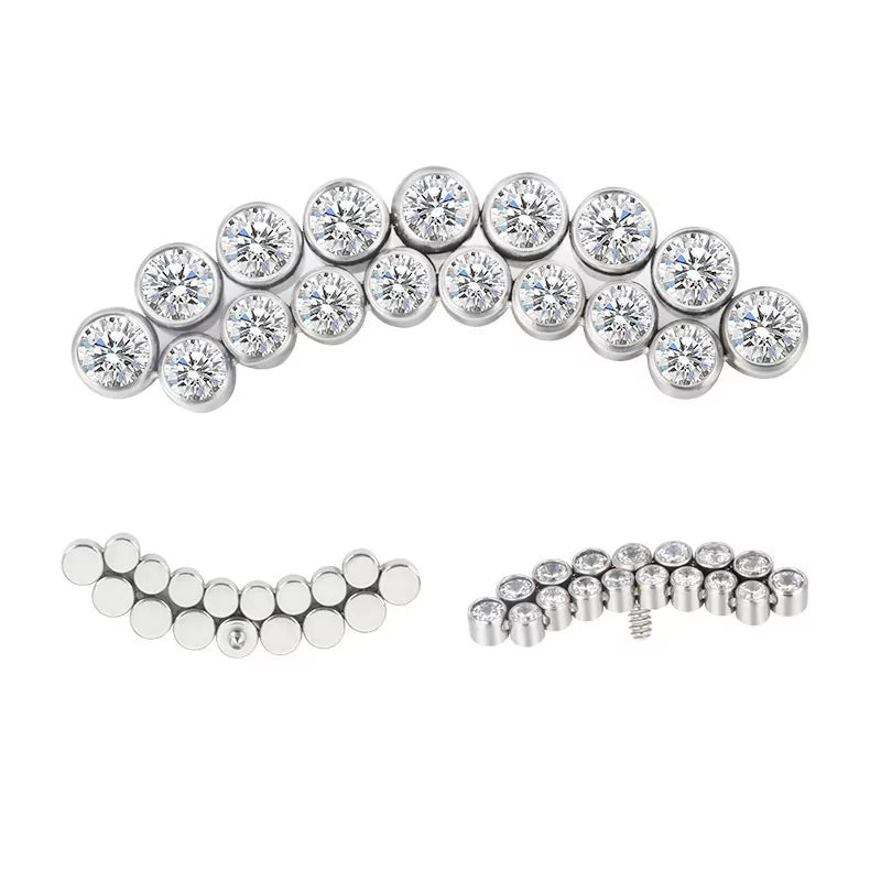 Anello in titanio con linea curva e castone